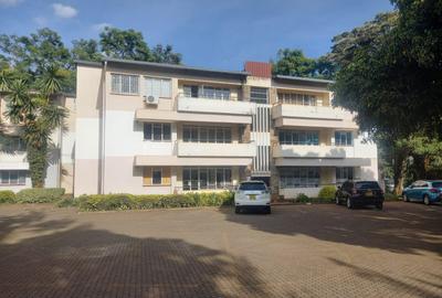 1,000 ft² Commercial Property with Service Charge Included at Pio Gama Pinto Road