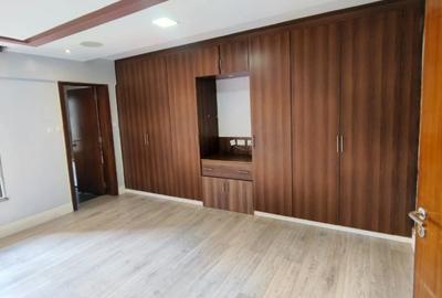 3 Bed Apartment with En Suite at Dennis Pritt Road