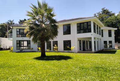 5 Bed House with En Suite in Runda