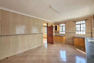 5 Bed Townhouse with En Suite at Othaya Road - 4