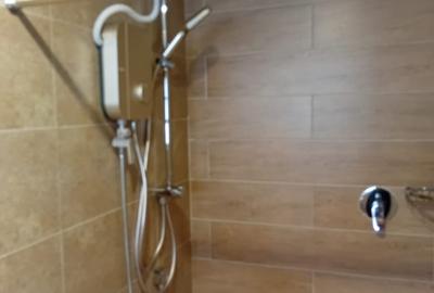 5 Bed Townhouse with En Suite in Parklands - 3