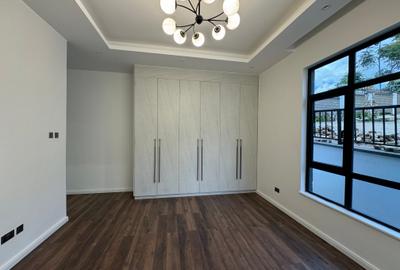 5 Bed Townhouse with En Suite in Lavington - 4