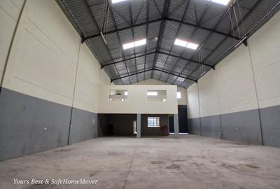 6,500 ft² Warehouse with Service Charge Included at Gateway Mall