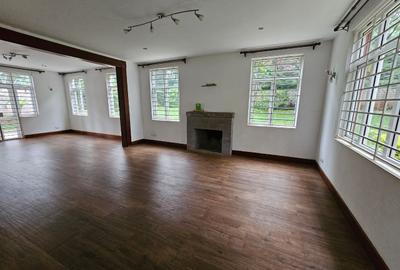 4 Bed House with En Suite in Rosslyn