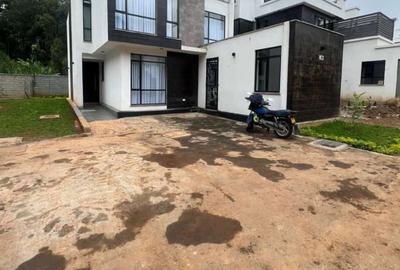 4 Bed House with En Suite in Kitisuru