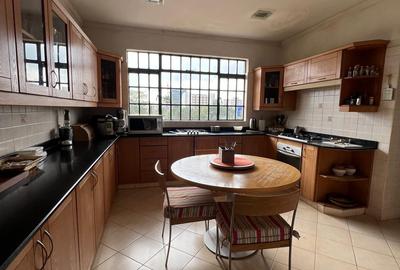 3 Bed Apartment with En Suite in General Mathenge