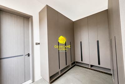 5 Bed House with En Suite in Runda - 3