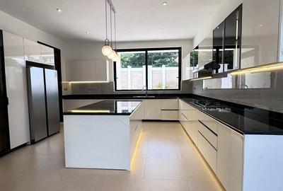 5 Bed Townhouse with En Suite in Kitisuru - 3