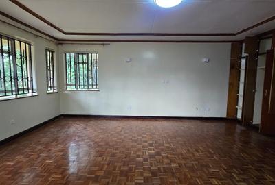 5 Bed House with En Suite in Lavington