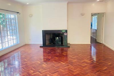 5 Bed House with En Suite in Lavington - 3