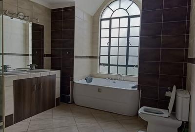 5 Bed Townhouse with En Suite in Runda - 2