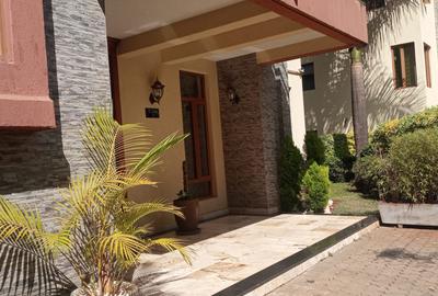 5 Bed Townhouse with En Suite at Lavington