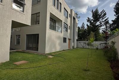 6 Bed Townhouse with En Suite at Lavington Green - 4