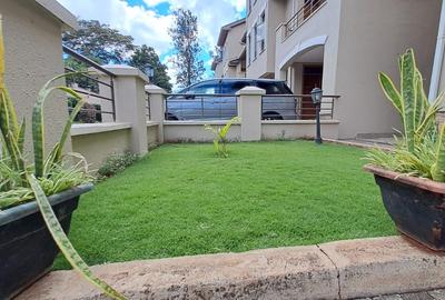 5 Bed House with En Suite in Lavington
