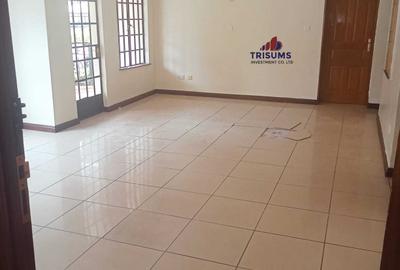 4 Bed Apartment with En Suite at Rhapta Road