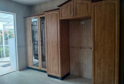 4 Bed Townhouse with En Suite in Westlands Area