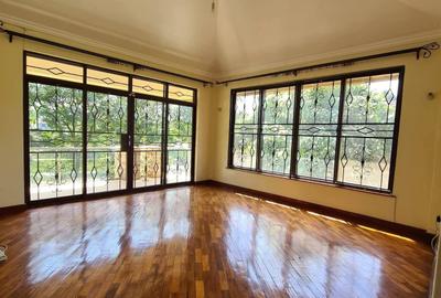 4 Bed Townhouse with En Suite in Ridgeways - 2