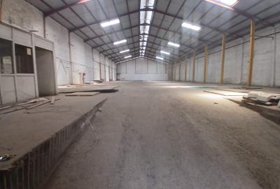 14,000 ft² Warehouse with Parking in Industrial Area - 4