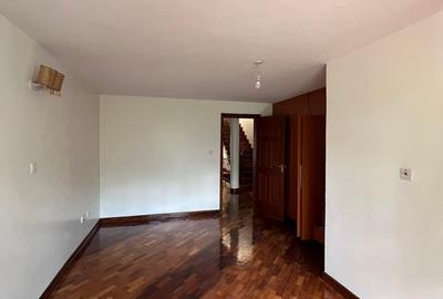 5 Bed Townhouse with En Suite in Lavington - 4