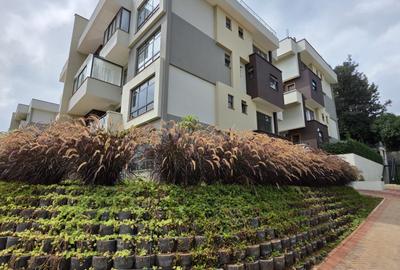 4 Bed Apartment with En Suite in Rosslyn