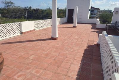 5 Bed House with En Suite in Shanzu