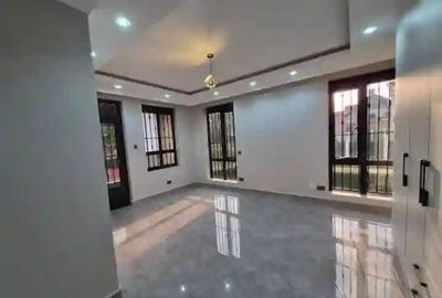 5 Bed Townhouse with En Suite in Runda - 3