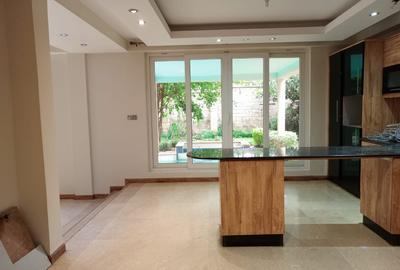 5 Bed Townhouse with En Suite in Lavington - 2