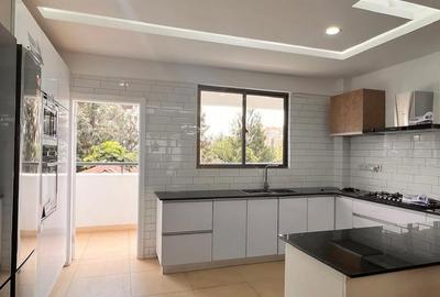 3 Bed Apartment with En Suite at Hatheru Road - 2