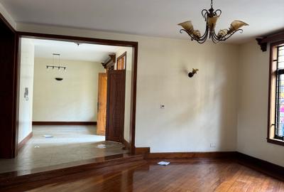 5 Bed Townhouse with En Suite at Lavington - 3