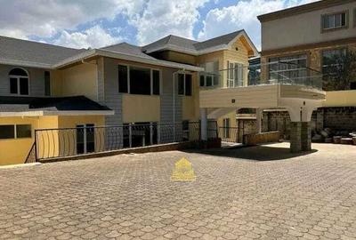 5 Bed Townhouse with En Suite in Kitisuru