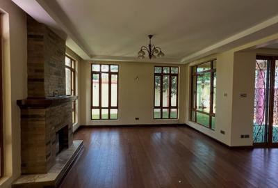 5 Bed Townhouse with En Suite in Lavington - 3