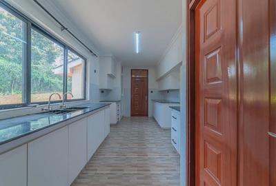 4 Bed House with En Suite in Loresho - 4