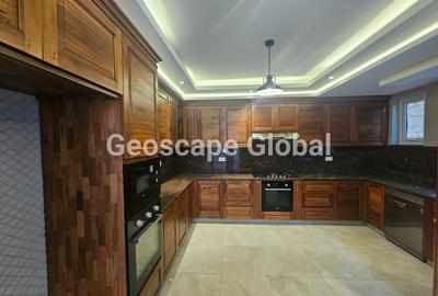 5 Bed House with En Suite in Lavington - 4