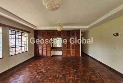 5 Bed House with En Suite in Runda - 4