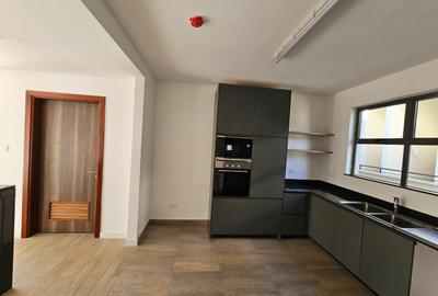 4 Bed Townhouse with En Suite in Rosslyn