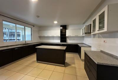 3 Bed Apartment with En Suite in General Mathenge