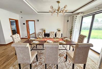 5 Bed House with En Suite in Runda