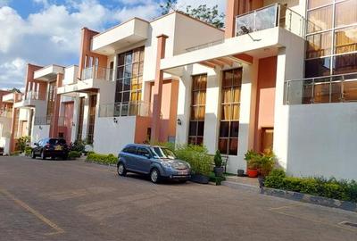 5 Bed Townhouse with En Suite in Lavington