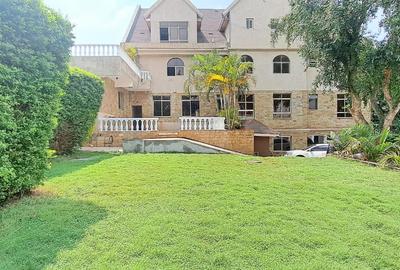 6 Bed House with En Suite at Ridgeways