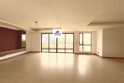 3 Bed Apartment with En Suite in Riverside