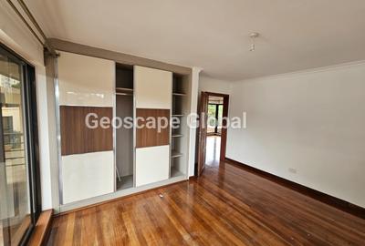 5 Bed House with En Suite in Lavington - 3