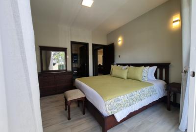 Furnished 2 Bed Apartment with En Suite at Riverside Drive