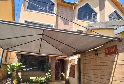 5 Bed Townhouse with En Suite at Lavington - 3