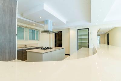 3 Bed Apartment with En Suite in Riverside - 2