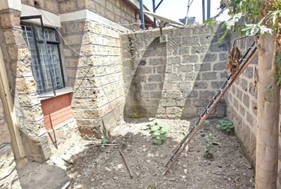 3 Bed House with En Suite in Donholm - 3