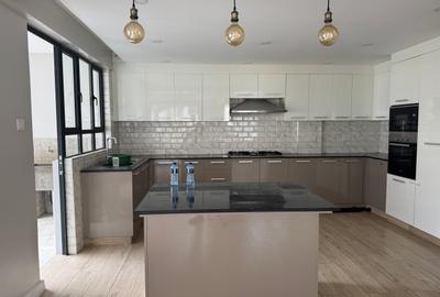 Serviced 3 Bed Apartment with En Suite in Lavington