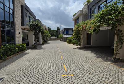 5 Bed Villa with En Suite in Nyali Area