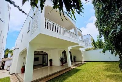 4 Bed Townhouse with En Suite at Green Wood Drive - 4