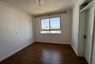 3 Bed Apartment with En Suite in Riverside - 4