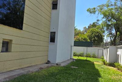 5 Bed Townhouse with En Suite at Lavington Green - 3